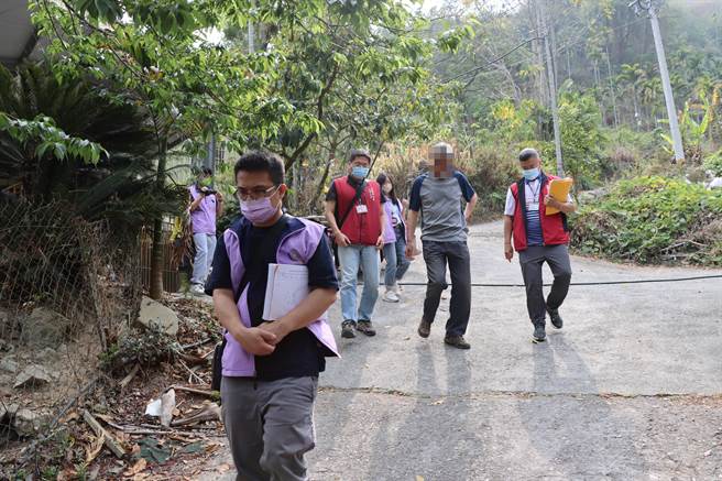 行政执行彰化分署本月25日前往位于臺中市和平区住处拘提陈男，当日下午解送至彰化看守所执行管收。（行政执行彰化分署提供／吴建辉彰化传真）