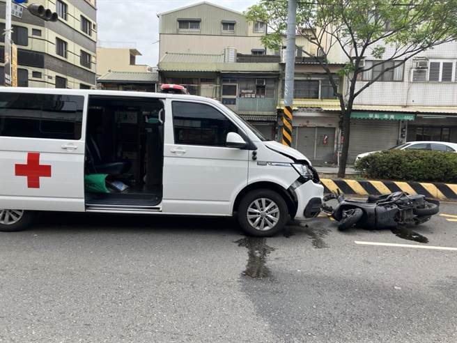 今骑士家属出面指控，救护车登记在彰化，司机却供称要到田尾载人，根本非紧急救护，提供的行车纪录器片段遗失，认为是想逃避。(民眾提供／吴建辉彰化传真)