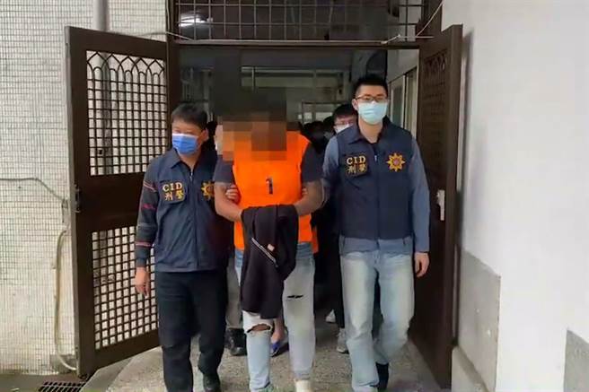 江姓男子（中）等13人仅因细故就将2名男子打到重伤，警方兵分11路查缉到案。（警方提供／李忠一宜兰传真）