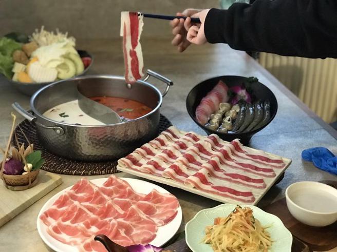 疫后「夜经济」市场回温成长，肉多多火锅重启宵夜场抢深夜食堂商机，并启动全台招募。（图／乐多多集团提供）