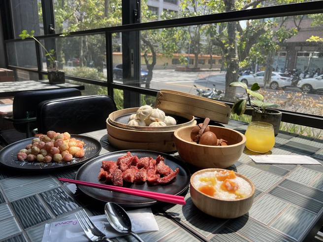 台中丰邑Moxy酒店推出「復古假期」，早餐提供阿嬷秘方的传统小吃无限享用。（图／台中台中Moxy酒店提供）