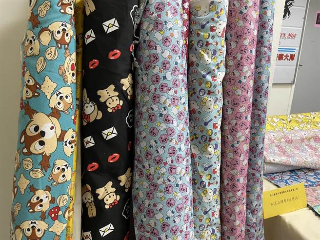 保二破获购买卡通布料制作成商品出售违反商标法。（洪靖宜摄）