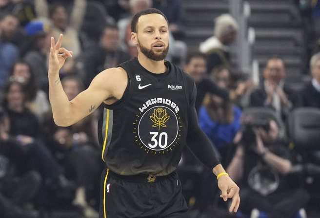 NBA柯瑞狂飙39分勇士再演绝地大反攻击落鹈鹕(图文)