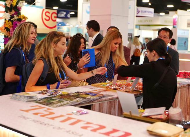 台湾展摊邮轮旅游谘询服务。（图／观光局提供）