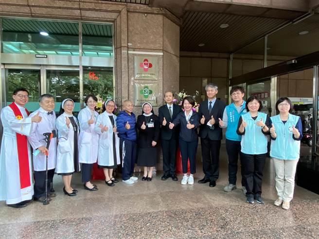 嘉义市天主教圣马尔定医院获劳动部职伤病诊治及復健双认证，今天揭牌。（廖素慧摄）