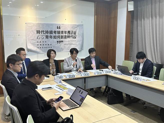 台湾智库等民间团体针对青年议题进行民调。（周毓翔摄）