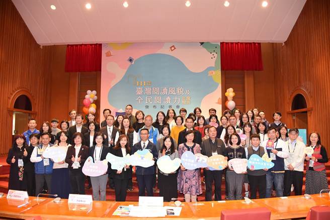 国家图书馆今(29)日发布「111年台湾阅读风貌及全民阅读力年度报告」，全年借阅总册数创歷年新高，超过9311万册。(教育部提供)