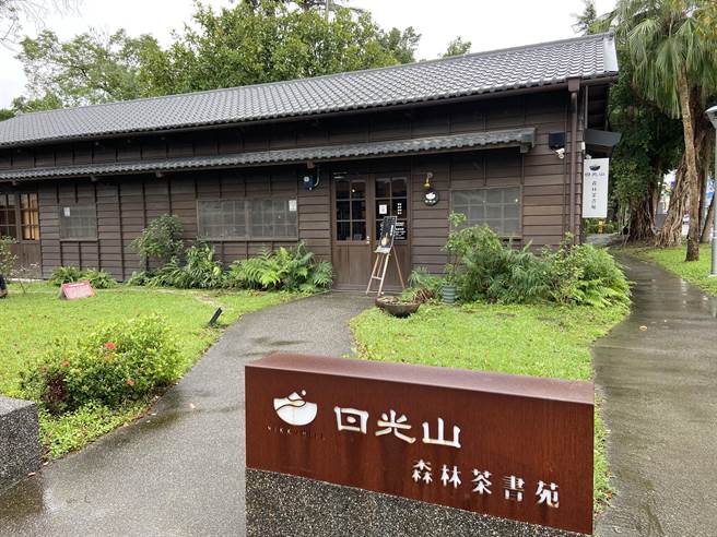 林务局罗东林管处与日光山森林茶书苑共同推「微观森林漫游：探索苔藓的生命之美」活动。（吴佩蓉摄）