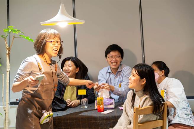 歡迎光臨中島美家，現場互動熱絡歡聲笑語。（新北市城鄉局提供）