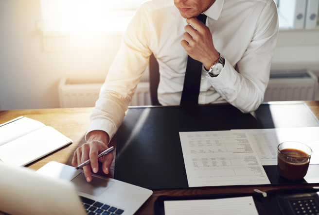 「新来实习妹」搭主管车上班，他愣：40岁魅力何在？网曝「这关键」稳赢。（示意图／shutterstock）