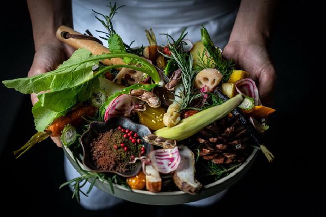 雄狮集团新创品牌「Island133」，为餐饮、策展复合型场域，首波推可食花草特展。（图／雄狮集团）