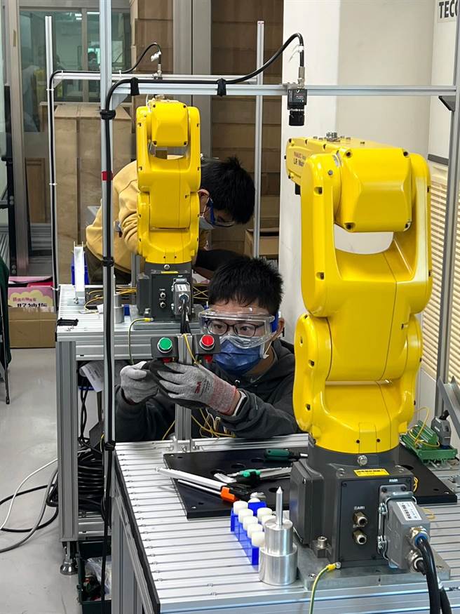 苗栗县私立君毅高级中学参加劳动部「第53届全国技能竞赛」中区竞赛，成绩亮眼。（君毅中学提供／谢明俊苗栗传真）