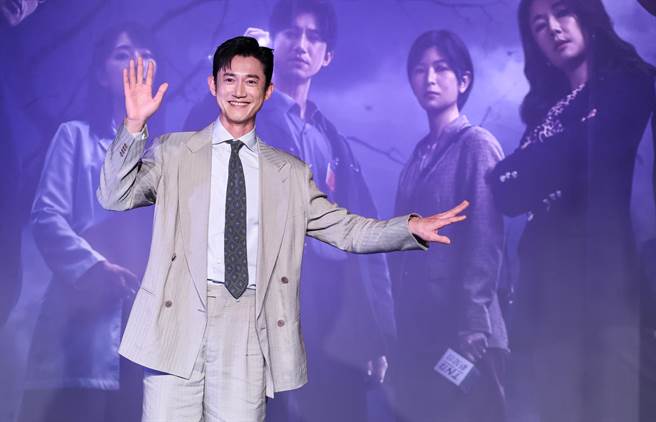 吴慷仁演活检察官郭晓其。（陈俊吉摄）