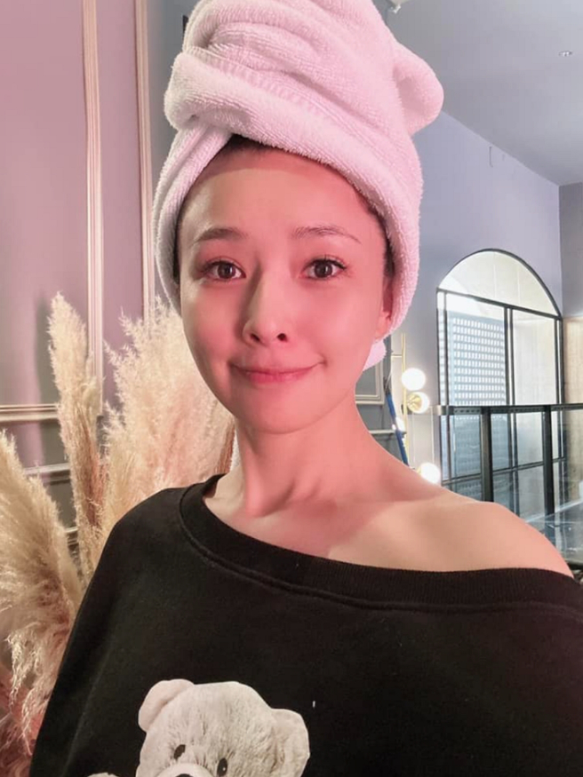 吴婉君洗头洗一半遇到消防演习。（图／摘自吴婉君Cocco Wu脸书）