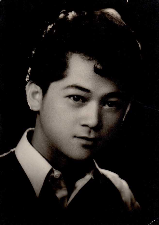 王彩桦爸爸年轻时也相当帅气。(图/王彩桦 FB)