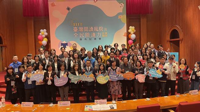 教育部今日举行「2022年台湾阅读风貌及全民阅读力年度报告发布记者会」，金门县获12奖项表现亮眼。(图／金门县文化局提供)