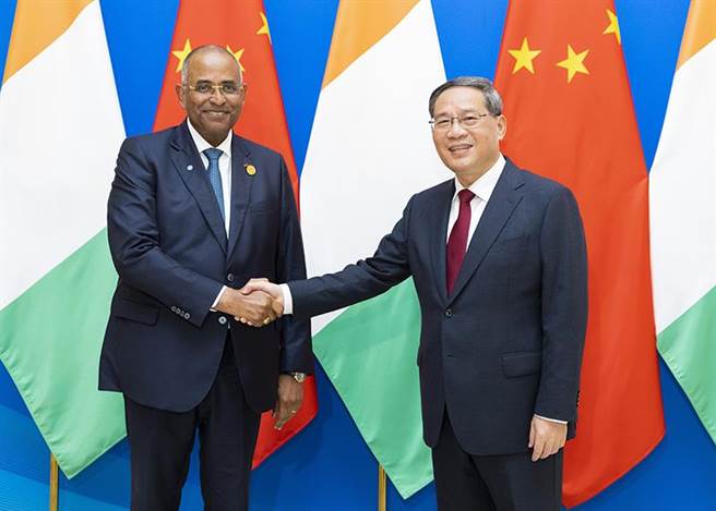 李强会见象牙海岸总理阿希推建高水准中非命运共同体。（新华社）