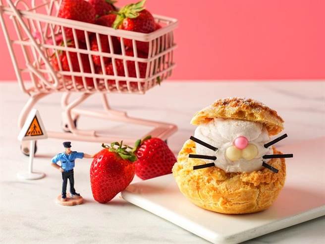 「莓好喵星人」新鲜草莓佐上香浓的自制卡士达酱，猫咪超萌外型，疗癒感十足。（普诺麵包坊提供）