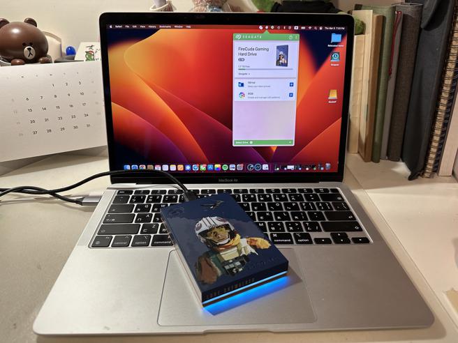 Seagate「Luke Skywalker」版本的FireCuda 特别版外接硬碟，只要下载软件，即能自订RGB灯效。（石欣蒨摄）