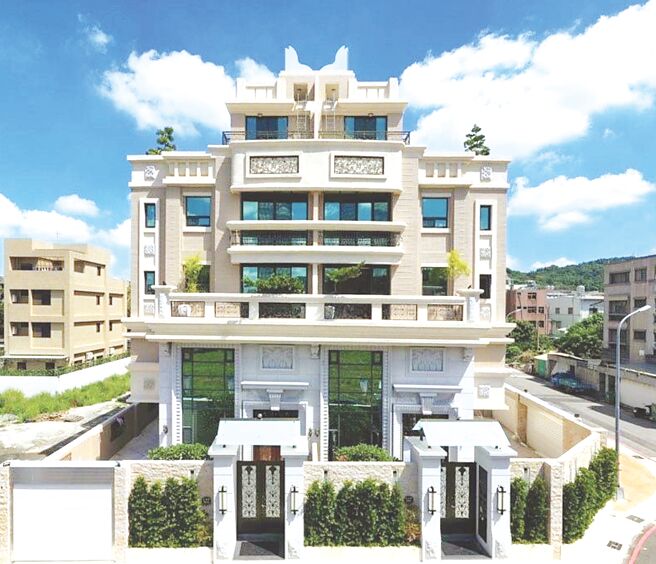 金軒建設高峰領袖八期近期完工，採用古典巴洛克風格設計，就像是一座宏偉的城堡。圖／業者提供