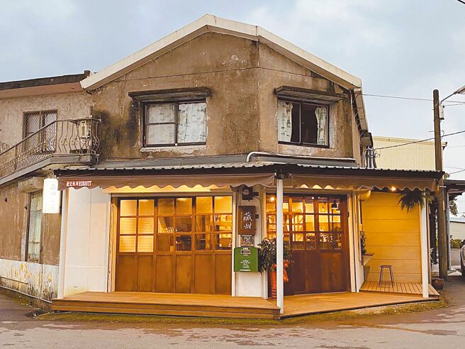宜蘭縣政府挹注300萬元經費投入「壯圍老屋新生命」計畫，讓美髮廳、雜貨店變身商行與甜點店，促進地方經濟發展，計畫榮獲第10屆「台灣景觀大獎」。（宜蘭縣政府提供／吳佩蓉宜蘭傳真）