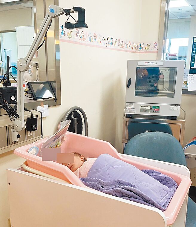 「AI婴儿照护系统」在童医院婴儿室进行临床验证。（童医院提供／陈世宗台中传真）