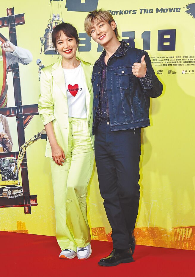 担纲特别演出的天心（左）跟炎亚纶昨也为电影宣传造势。（陈俊吉摄）