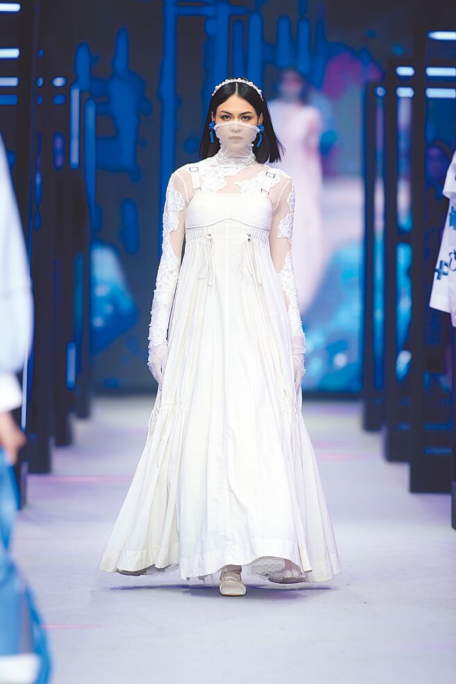 PCES此次携手台湾布料厂商力鹏登上永续时尚主题秀。（臺北时装周提供）