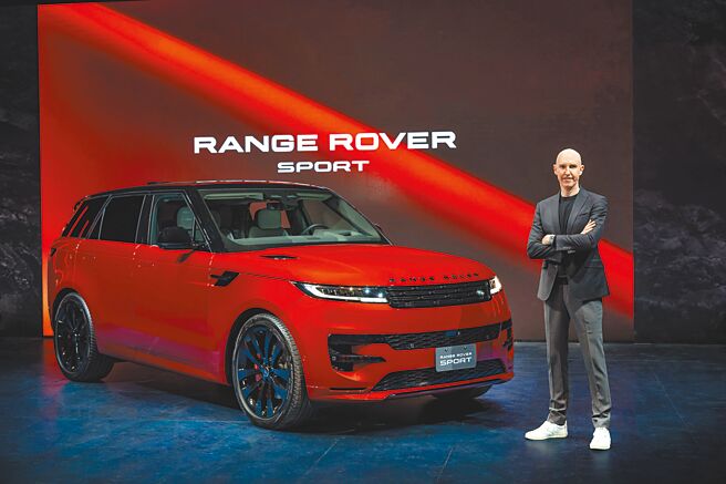Jaguar Land Rover Taiwan台湾捷豹路虎总经理Garth Turnbull唐博谦宣布New Range Rover Sport导入D300 Dynamic SE与P400 Dynamic SE双车型，建议售价459万起。 （台湾捷豹路虎提供）