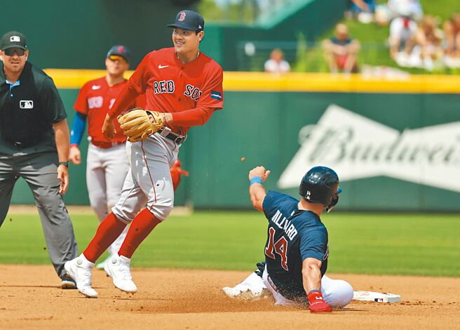 张育成在今年大联盟春训首秀担任先发二垒手。（路透）