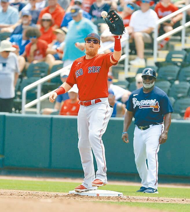 红袜今年延揽「大鬍子」贾斯汀腾纳，可以担任一、三垒或DH。（路透）