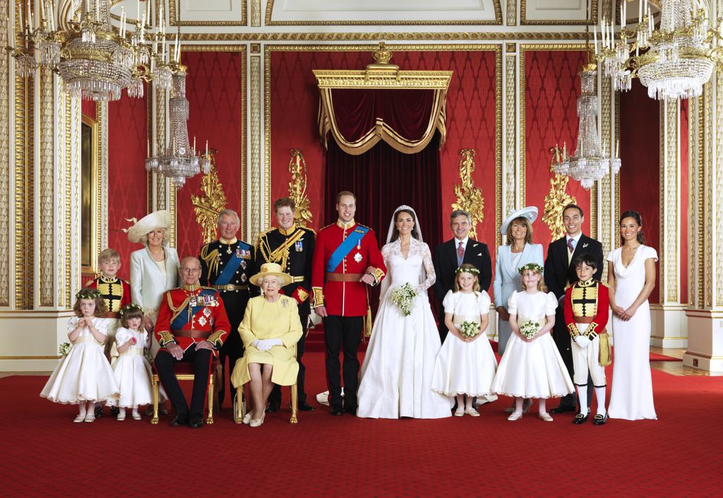 2011年4月，英國威廉王子與凱特大婚。威廉的表妹瑪格麗塔女爵（前排右三）站在凱特王妃身邊，模樣可愛。（資料照／達志影像）