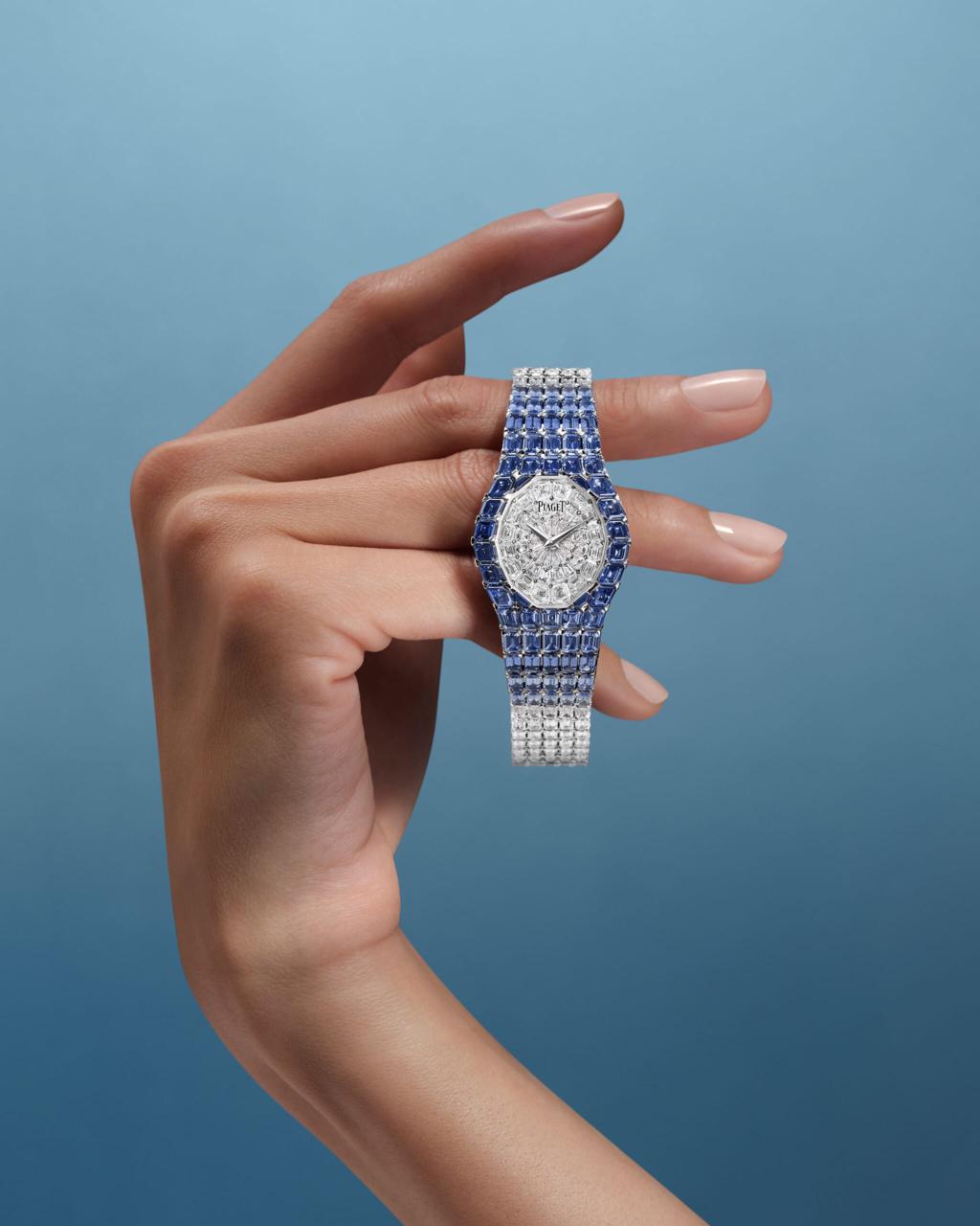 伯爵Limelight Aura系列白金藍寶石珠寶腕表，搭載自製430P手動上鍊機芯。（PIAGET提供）