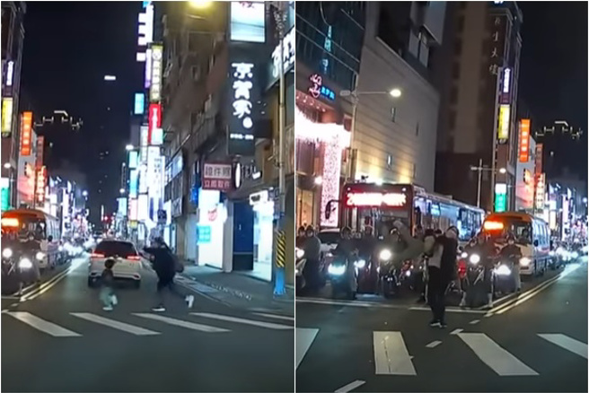 驚險影像曝光！男童失控狂衝路中，神勇媽秒「壓制舉飛抱走」。（翻攝自YouTube頻道「WoWtchout - 地圖型行車影像分享平台」）