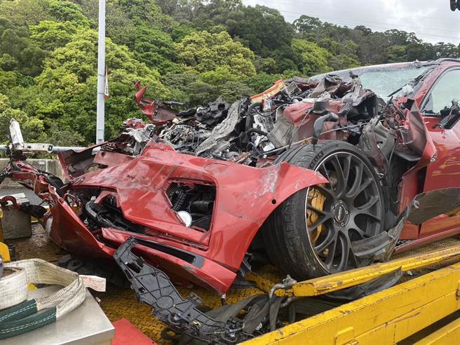 行駛國道依賴車輛駕駛輔助系統，造成追撞頻傳，警方呼籲行車應隨時注意車前動態。(警方提供)