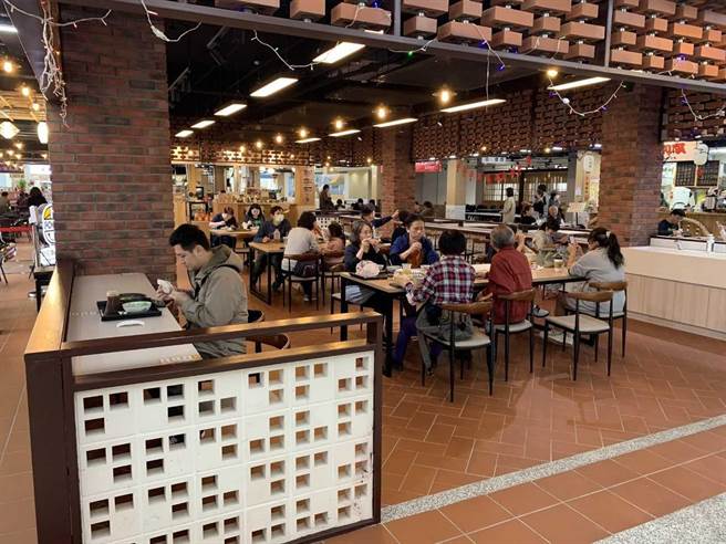 新北市莺歌美食广场4月1日至5日将举行促销活动，民眾只要在各别店家官方LINE@或Google评论留言，即可免费获得1份「新北好运蛋」，每日每摊限量20份。（新北市市场处提供）