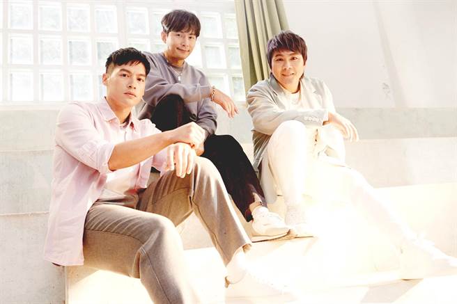 孙协志、王仁甫与许孟哲再度合体拍摄〈我难过〉游戏版全新MV。（星恒娱乐提供）