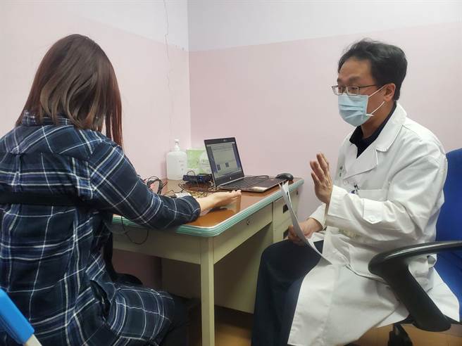 全台约有5％的人感觉身体某个地方疼痛却找不到原因，这类病患可能是罹患「身体症状障碍症」。（周丽兰摄）