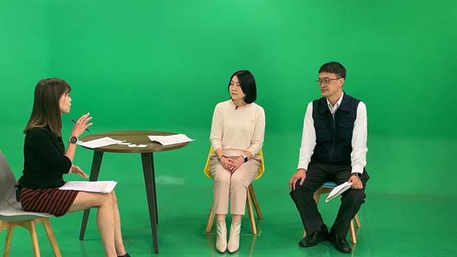 為了提升民眾防詐意識，新竹市副市長蔡麗清、市警局刑事警察大隊大隊長賴耀宗日前到新竹振道錄製專訪。（新竹市警局提供／王惠慧新竹傳真）