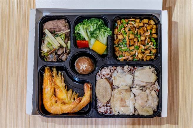 台铁酒家菜便当。(台铁提供)