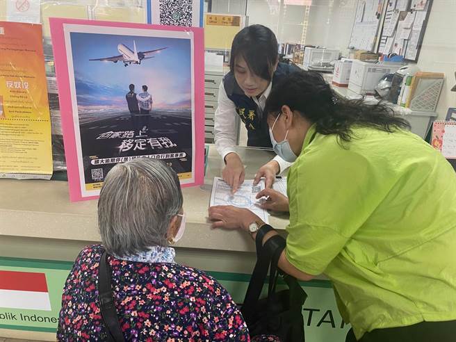 王姓老婦2019年底來台探親時遇疫情逾期停留，近期移民署推出「自行到案」專案，免收容、免管制，讓她順利返鄉。（移民署提供／王惠慧新竹傳真）