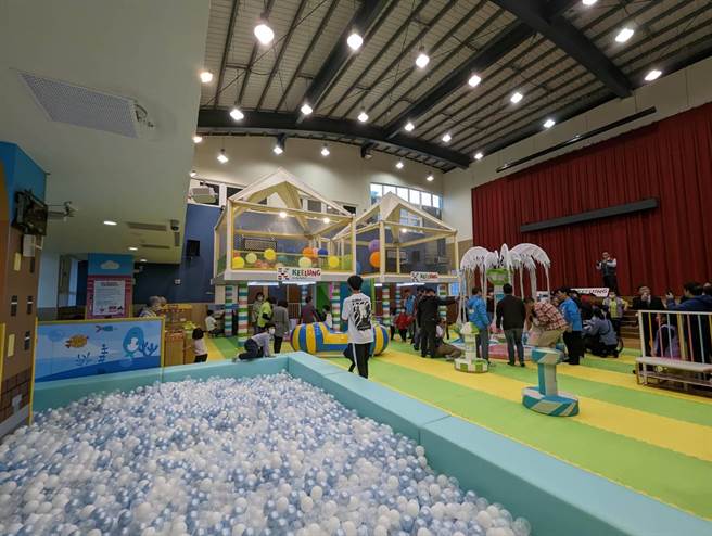 基隆市政府开辟首座室内儿童乐园，让基隆市的儿童在下雨天也能有地方「放电」。（张志康摄）