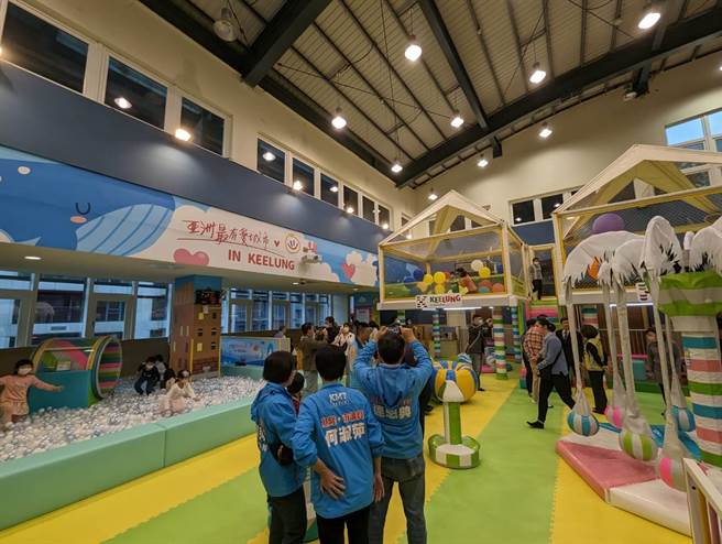 基隆市政府开辟首座室内儿童乐园，让基隆市的儿童在下雨天也能有地方「放电」。（张志康摄）