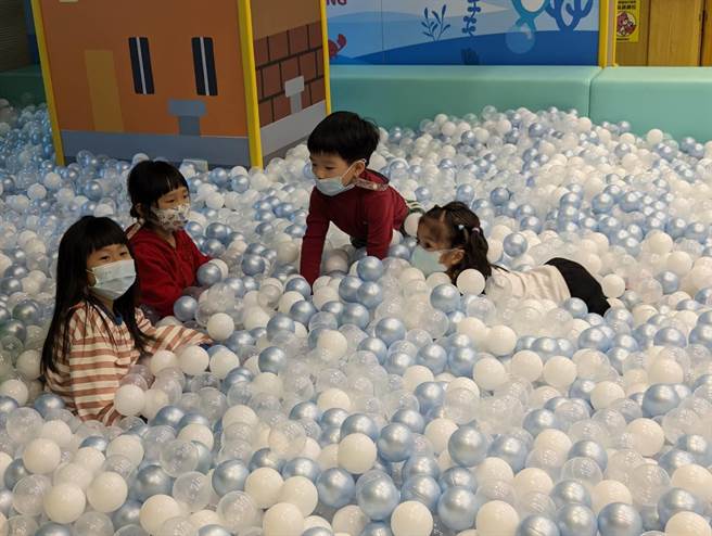 基隆市政府开辟首座室内儿童乐园，让基隆市的儿童在下雨天也能有地方「放电」。（张志康摄）