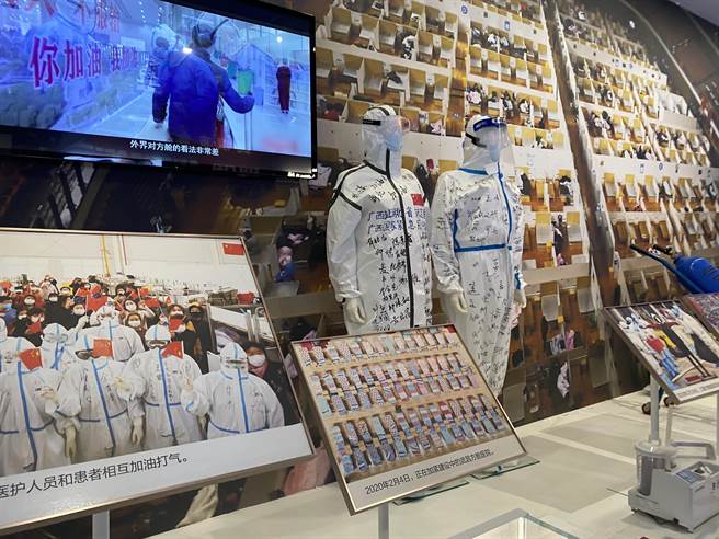 前总统马英九率团至大陆访问，今天上午参访抗击新冠疫情武汉保卫战专题陈列展。（蓝孝威摄）