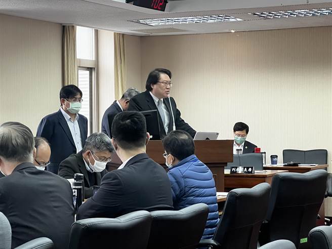 林右昌承诺，2个月左右将提出虚坪改革的政策。（游念育摄）