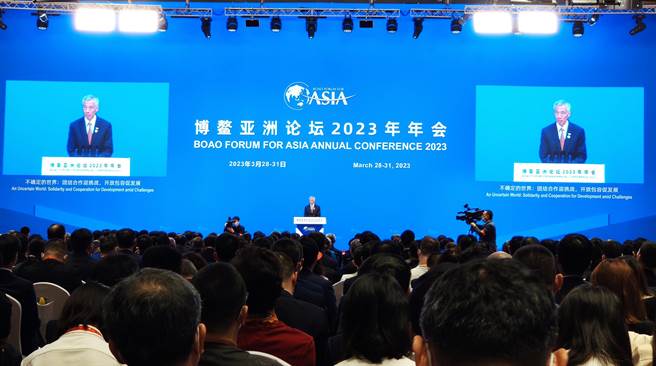 新加坡總理李顯龍30日在出席博鰲亞洲論壇時表示，亞洲國家與加強與中國以及彼此之間交流合作關係，並對歐美也保持開放心態。（吳泓勳攝）