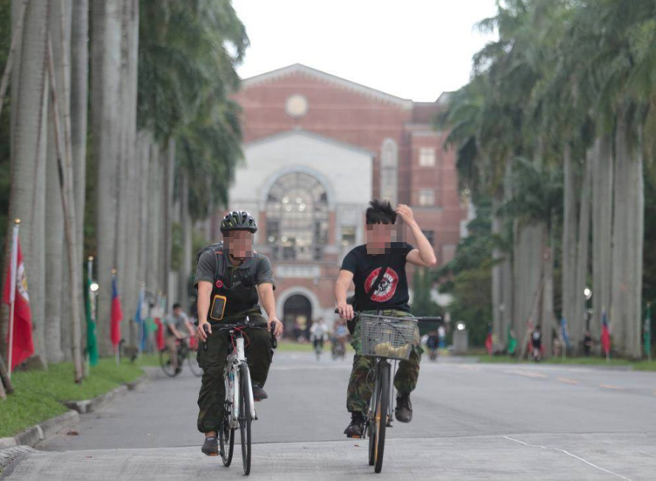 台大性平委员侯选人中，有一位法律系学生在选举公报的经歷那栏自述「自己和阿嬷发生关系」。台大校内景图。(本报资料照)