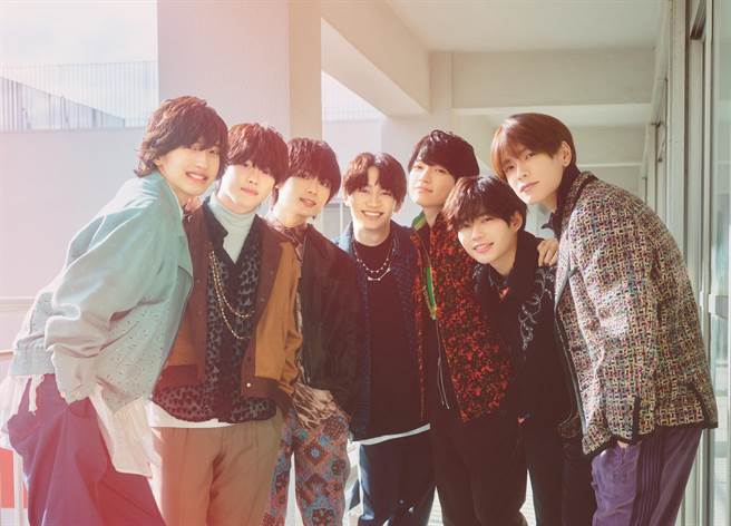 「浪花男子」为团员高桥恭平（右一）主演电影《千辉同学未免甜得过火》献唱主题曲〈Special Kiss〉。（爱贝克思提供）