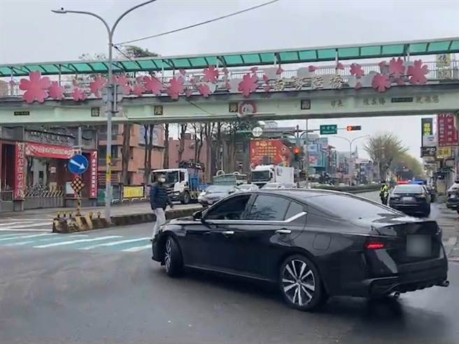 未礼让行人罚则提高警方呼吁用路人留意。（警方提供／吕筱蝉桃园传真）